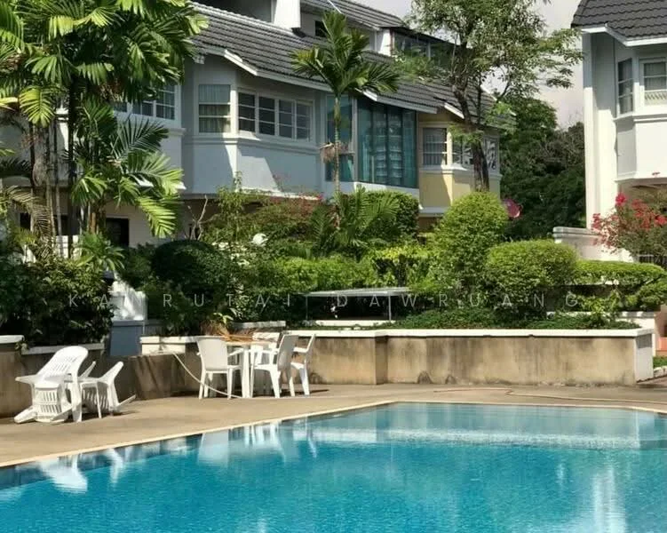 3 Bedroom condo in Prompak Place