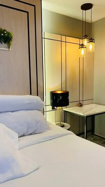 1 Bedroom condo in Life One Wireless