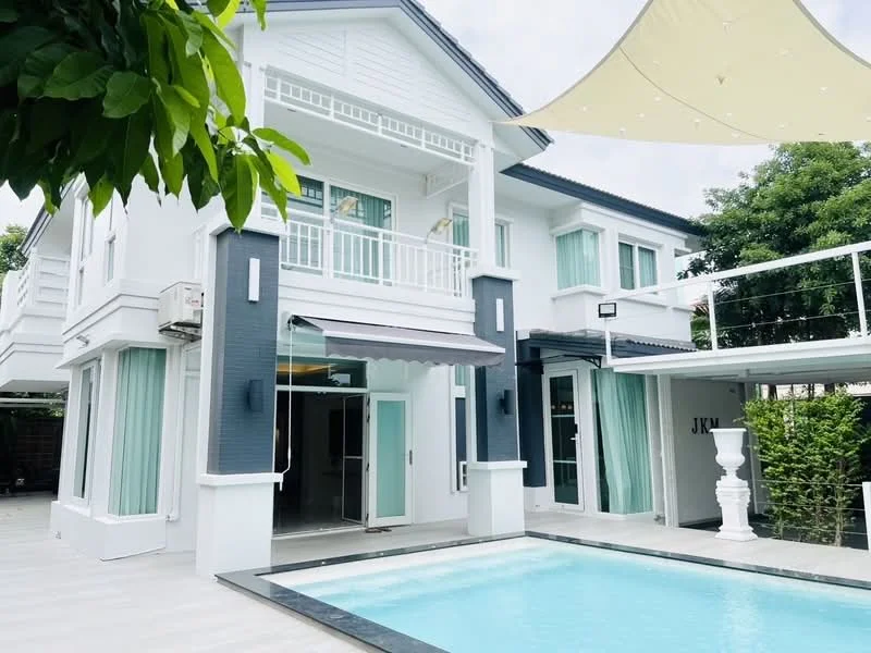 6 Bedroom condo in Vararom Premium Watcharapol-Chatu Chot