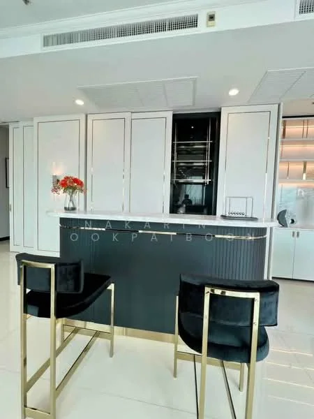 3 Bedroom condo in Supalai Oriental Sukhumvit 39