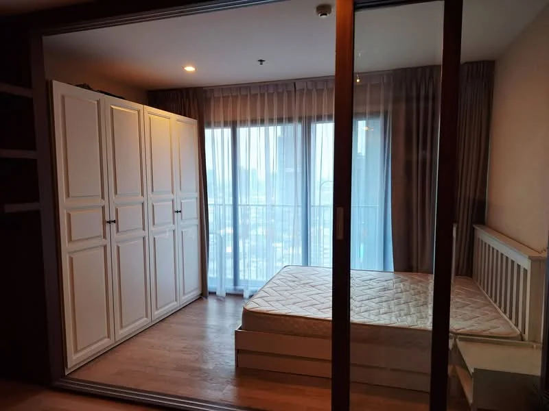 1 Bedroom condo in Noble Solo