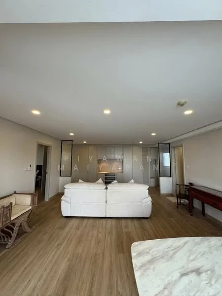 2 Bedroom condo in Supalai Place Sukhumvit 39