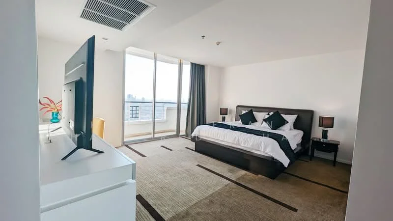 3 Bedroom condo in Sathorn Prime Residence