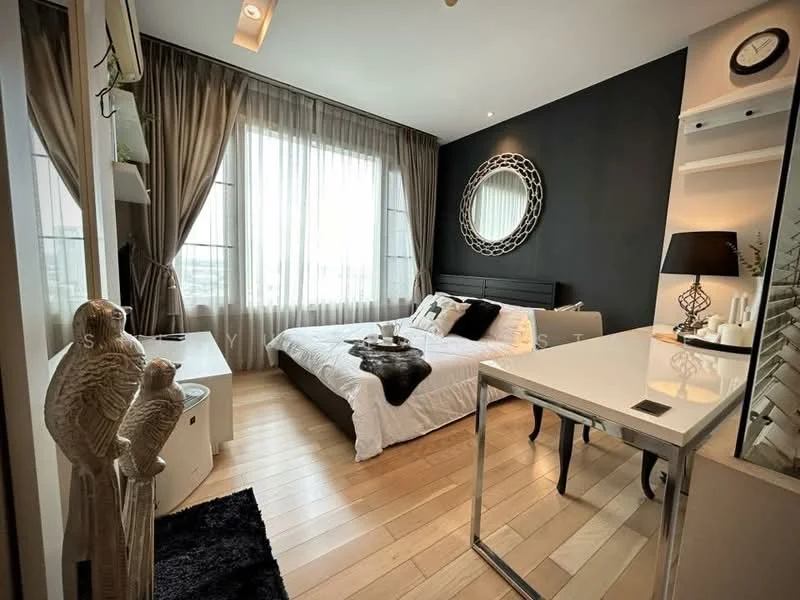 2 Bedroom condo in Siri At Sukhumvit