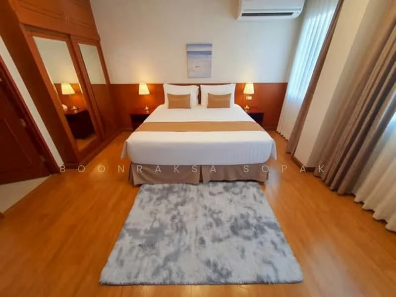 2 Bedroom condo in Schloss at Thonglor