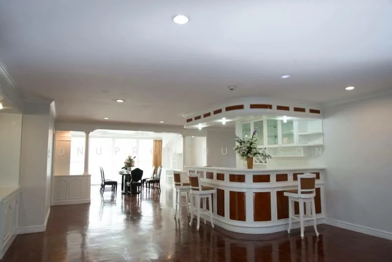 3 Bedroom condo in Oriental Towers