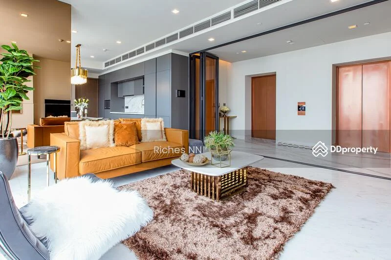 2 Bedroom condo in The Monument Thonglor