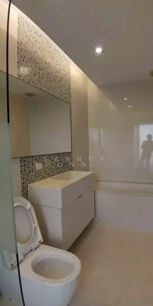 2 Bedroom condo in The Room Sukhumvit 21