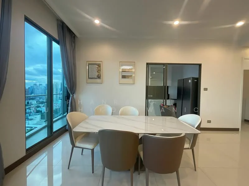 3 Bedroom condo in Supalai Oriental Sukhumvit 39