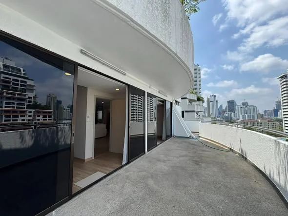 2 Bedroom condo in Supalai Place Sukhumvit 39