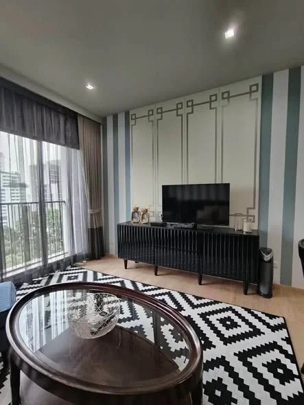 Studio condo in Noble Refine