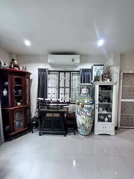 3 Bedroom condo in K.C. Park Ville 3