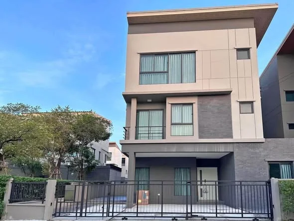4 Bedroom condo in Baan Klang Muang Ramintra 83 Station