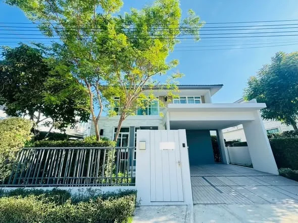 4 Bedroom condo in Mantana Bangna-Wongwaen