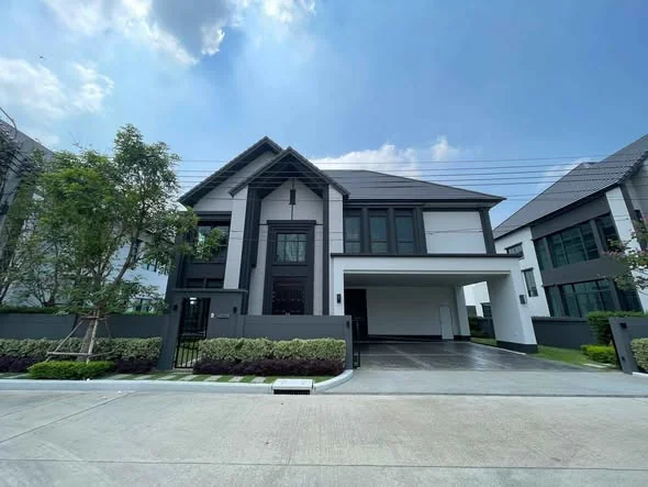 4 Bedroom condo in The City Ramintra-Wongwaen