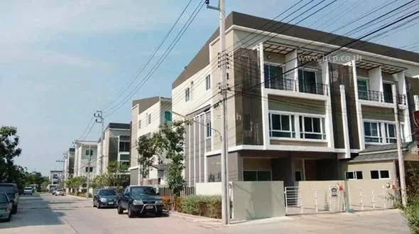 3 Bedroom condo in Nalin Avenue 2