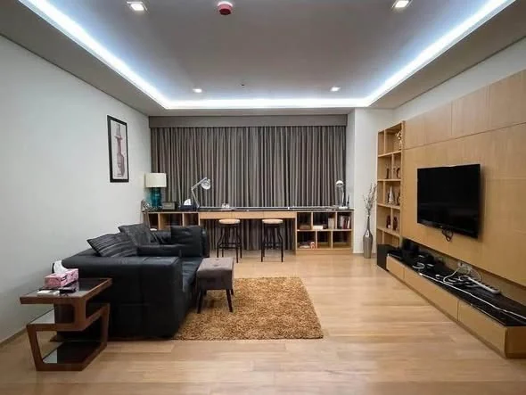 Studio condo in Noble Reflex