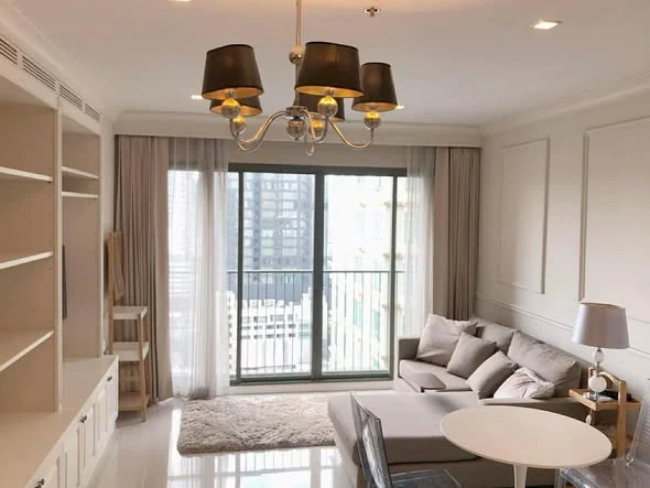 Studio condo in Noble Solo