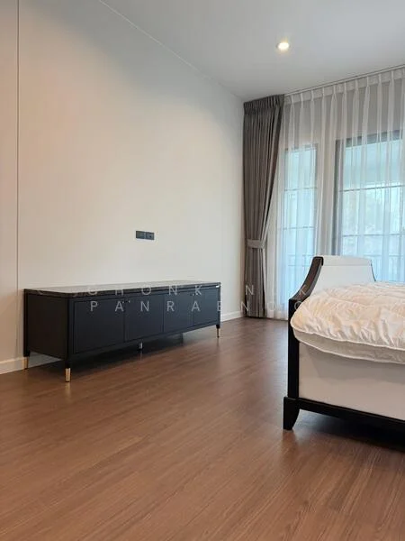 4 Bedroom condo in Setthasiri Bangna Km.10