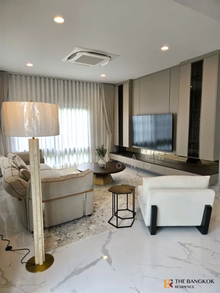 5 Bedroom condo in Setthasiri Bangna-Suvarnabhumi