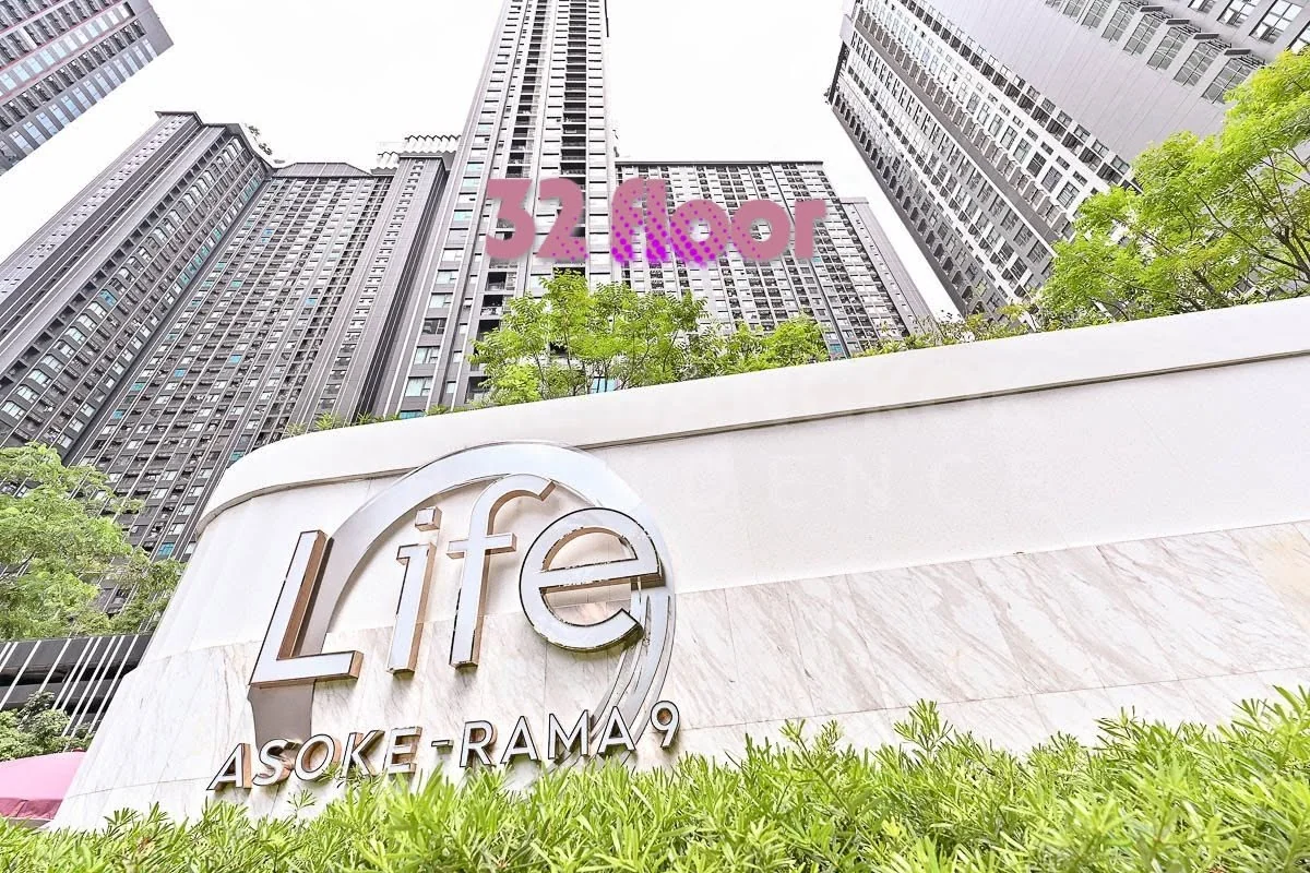 Studio condo in Life Asoke-Rama 9