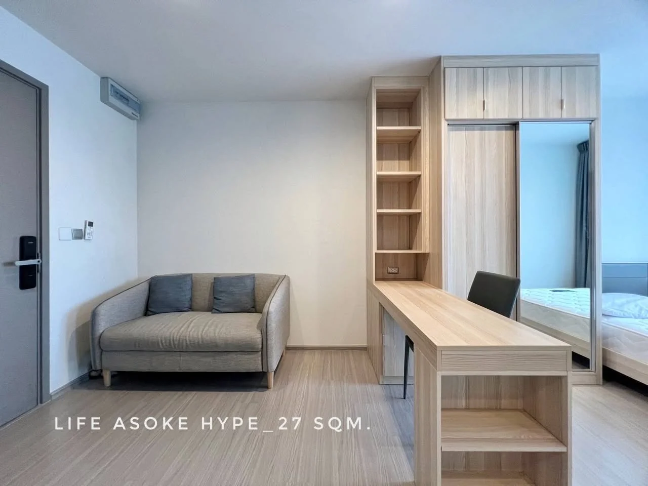 Studio condo in Life Asoke Hype