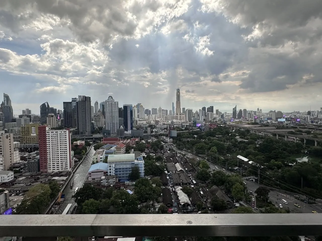 2 Bedroom condo in Circle Condominium