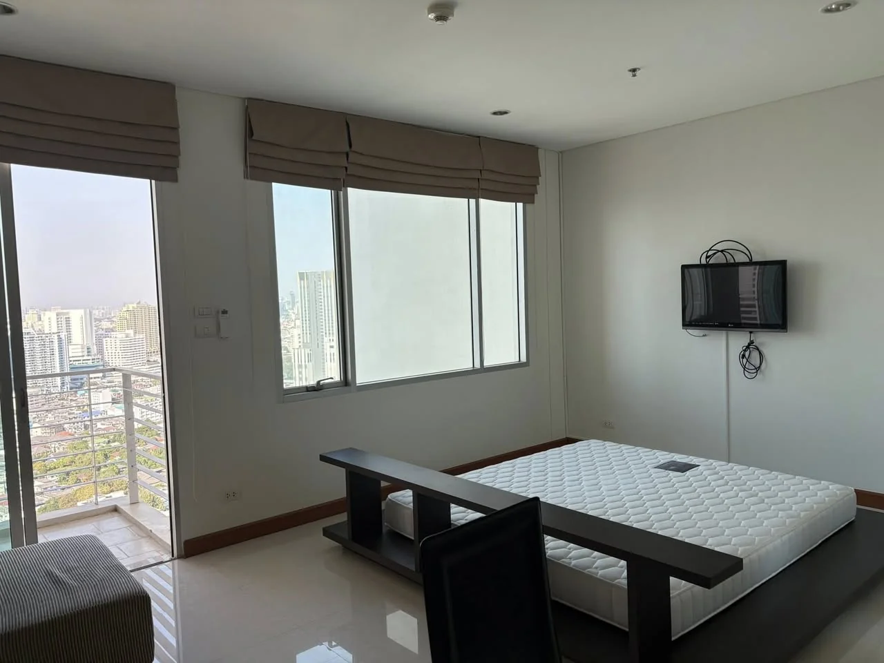 Studio condo in Villa Sathorn