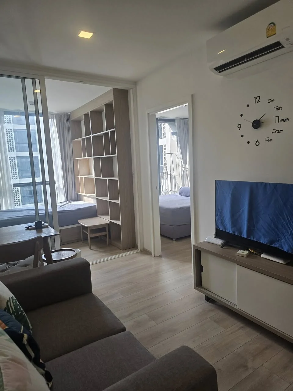 1 Bedroom condo in Chambers On-Nut Station