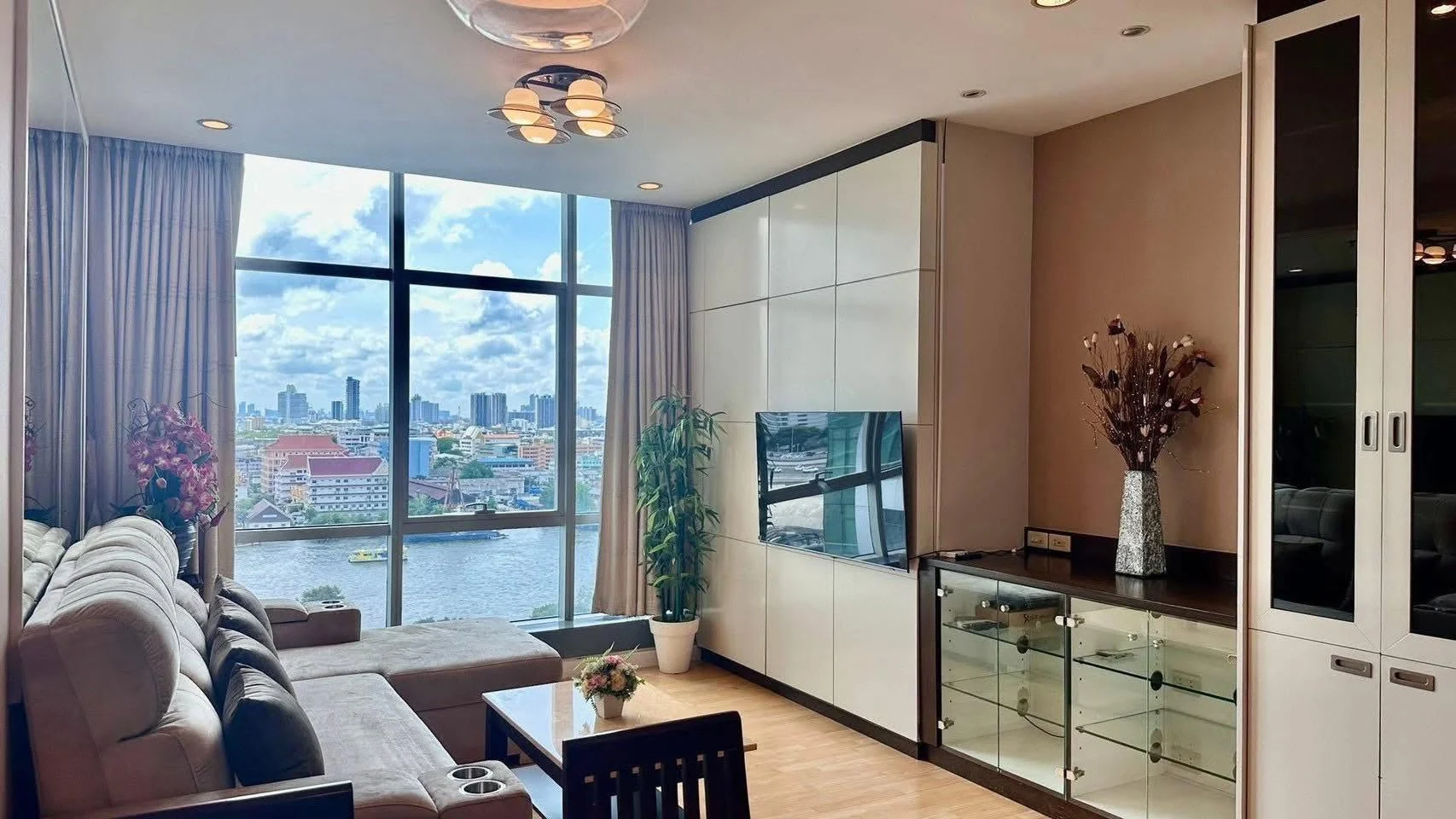 2 Bedroom condo in Baan Sathorn Chao Phraya