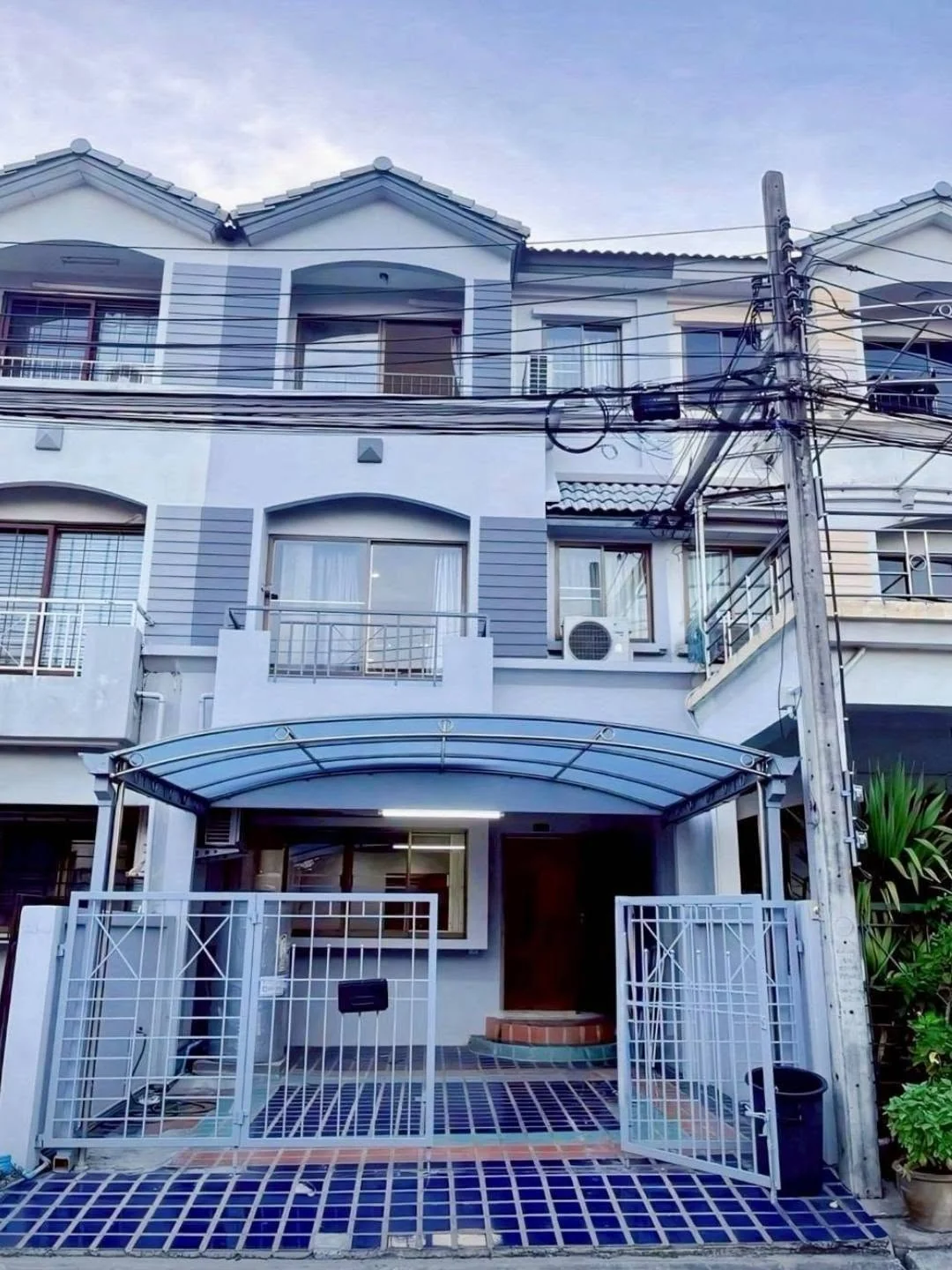 3 Bedroom condo in Baan Klang Muang The Royal Monaco Srinakarin-Pattanakarn
