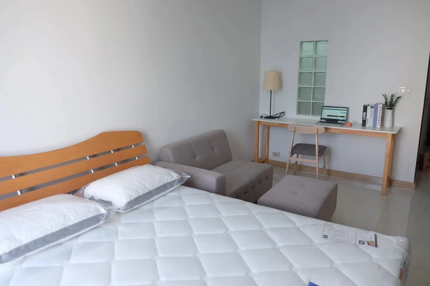 Studio condo in Phayathai Place
