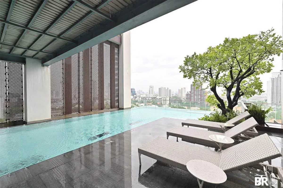 1 Bedroom condo in IDEO Morph 38