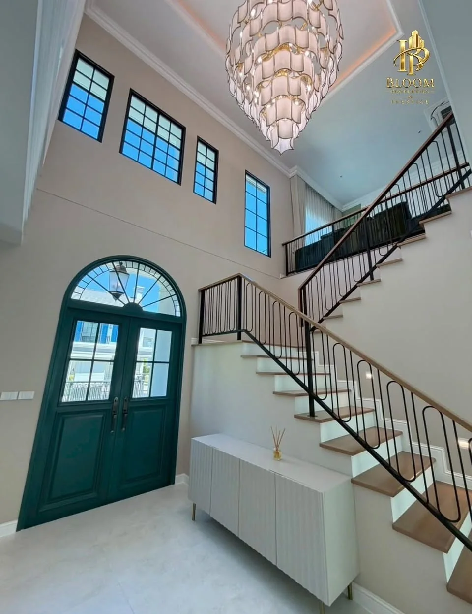 4 Bedroom condo in Narasiri Krungthep Kreetha