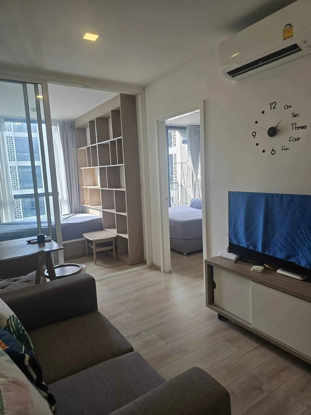 1 Bedroom condo in Chambers On-Nut Station