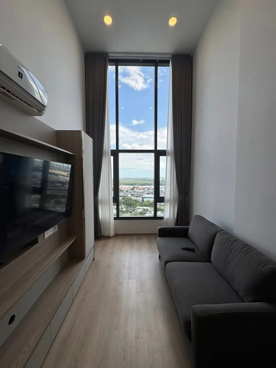 2 Bedroom condo in Life Rama 4-Asoke