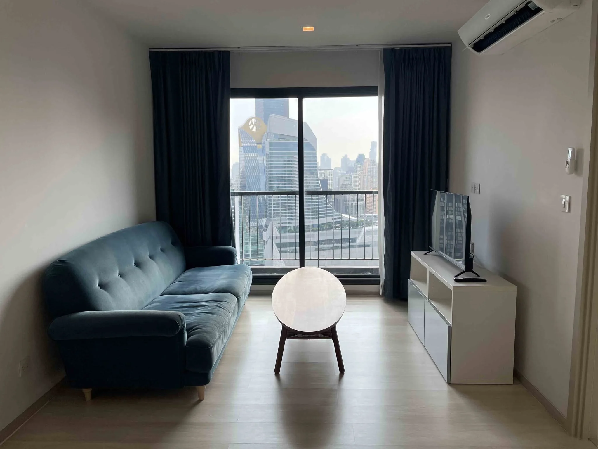 2 Bedroom condo in Life One Wireless
