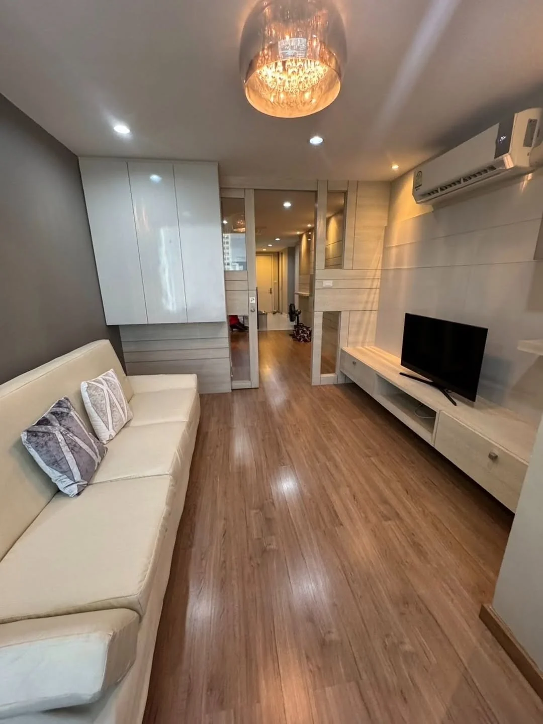 2 Bedroom condo in Chamchuri Square Residence