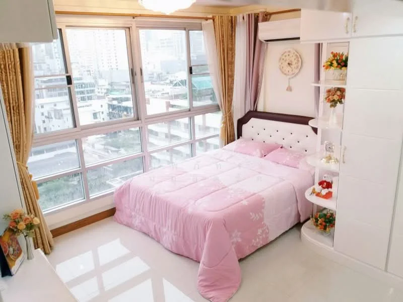 2 Bedroom condo in Pathumwan Resort