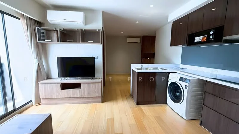 2 Bedroom condo in Runesu Thonglor 5