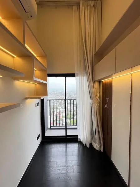 2 Bedroom condo in Park Origin Thonglor