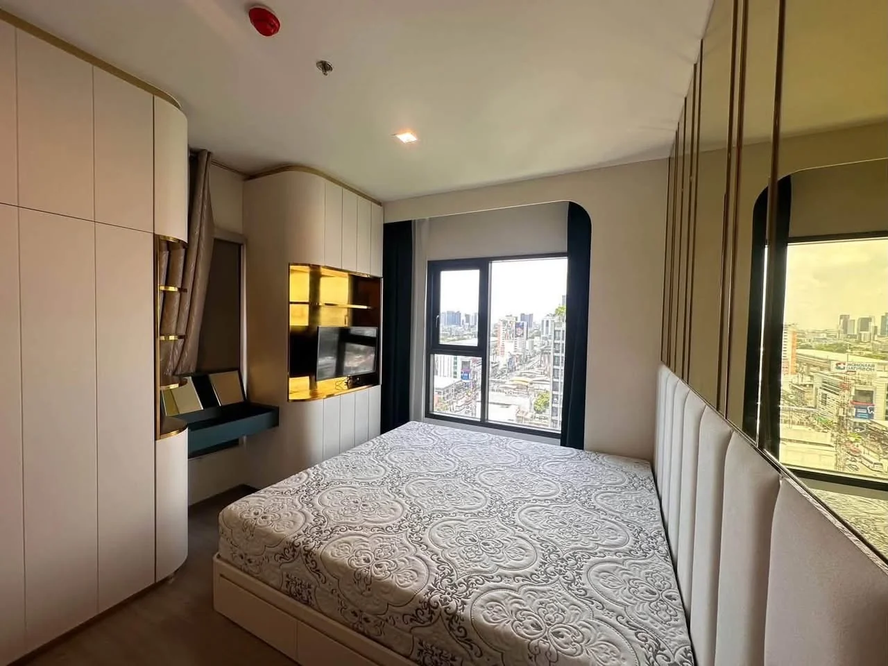 1 Bedroom condo in The Base Phetchaburi-Thonglor