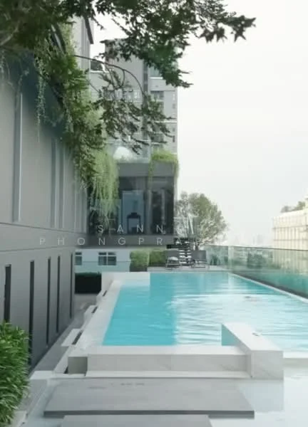 2 Bedroom condo in Park Origin Phayathai