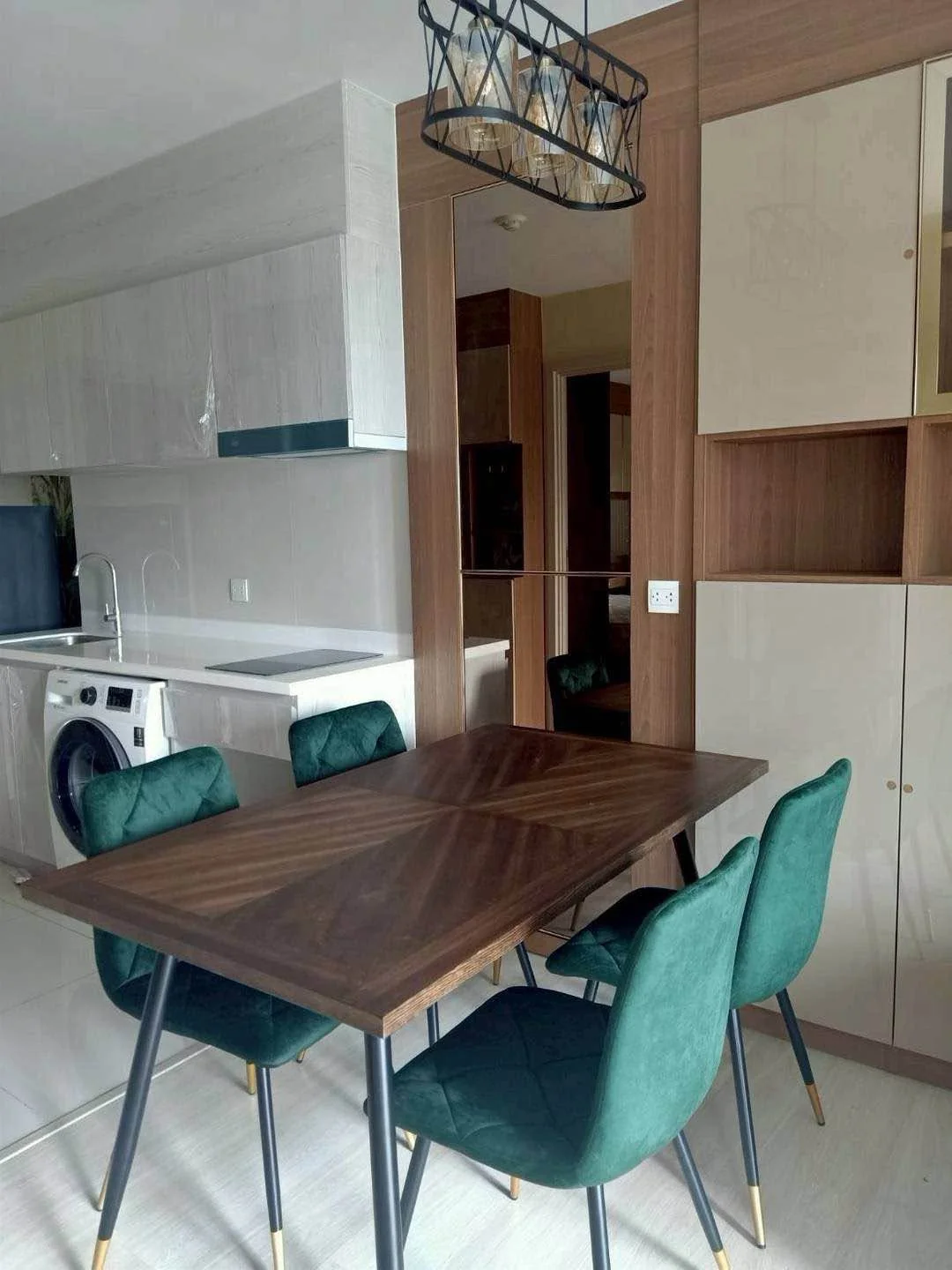 2 Bedroom condo in Life One Wireless