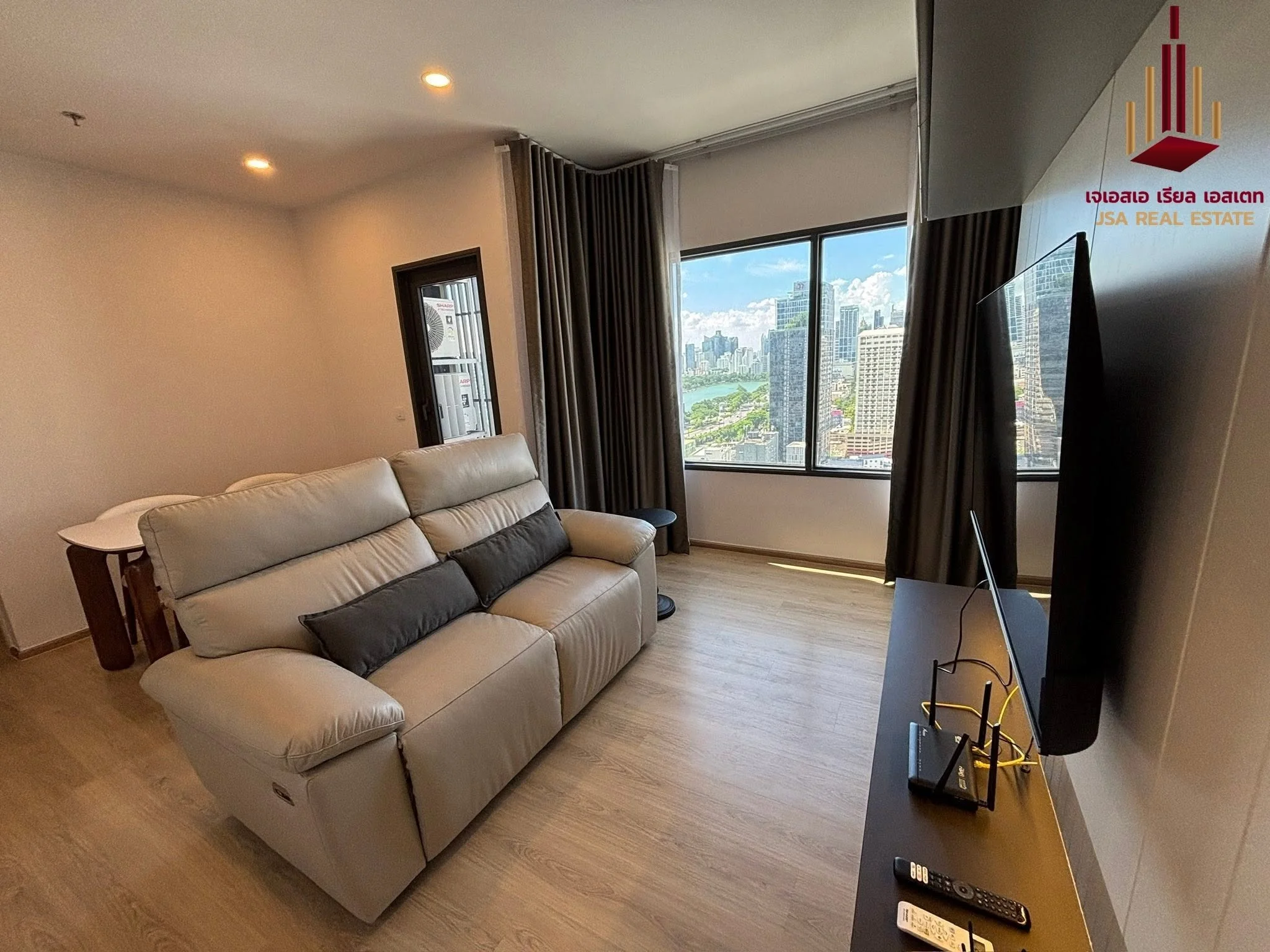 2 Bedroom condo in Life Rama 4-Asoke