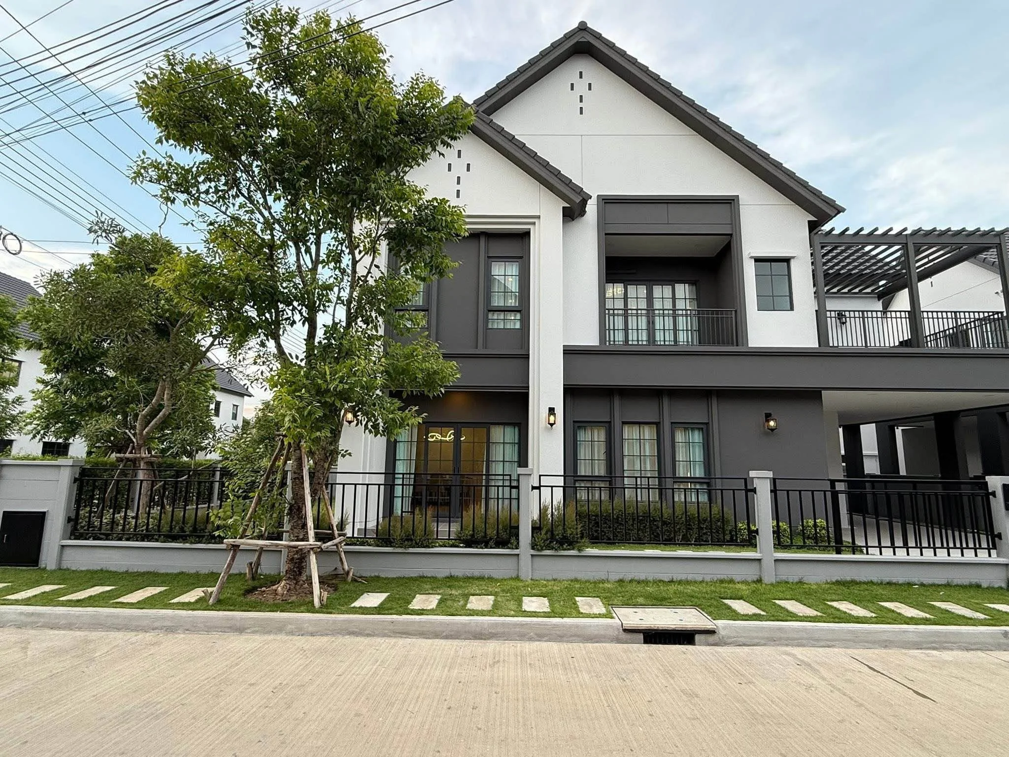 4 Bedroom condo in Centro Bangna-Wongwean