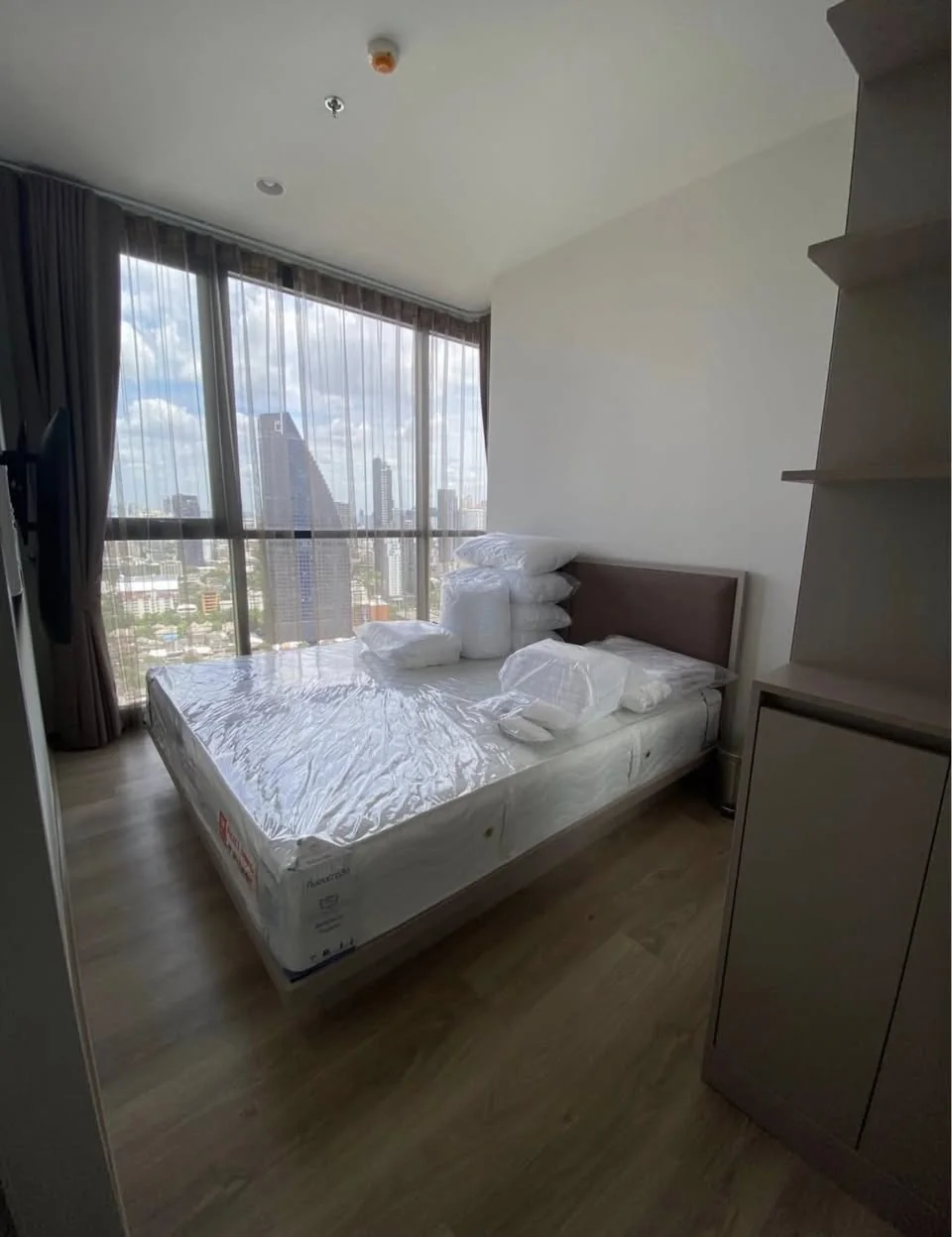 2 Bedroom condo in Oka Haus Sukhumvit 36