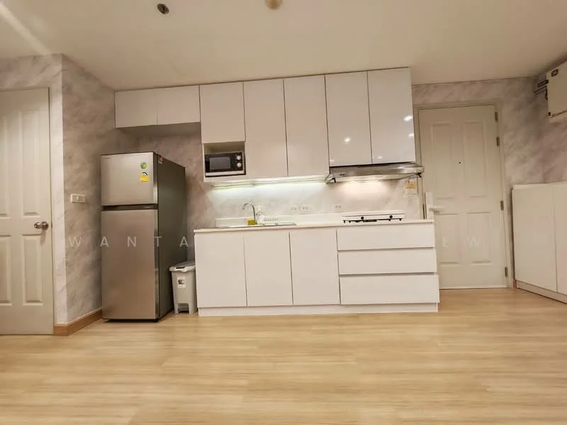 3 Bedroom condo in Baan Sathorn Chao Phraya