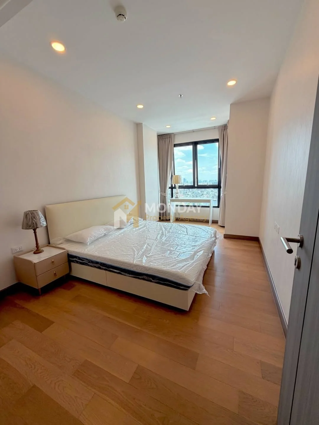 Studio condo in Supalai Premier Charoen Nakhon
