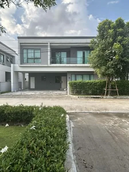4 Bedroom condo in Centro Bangna